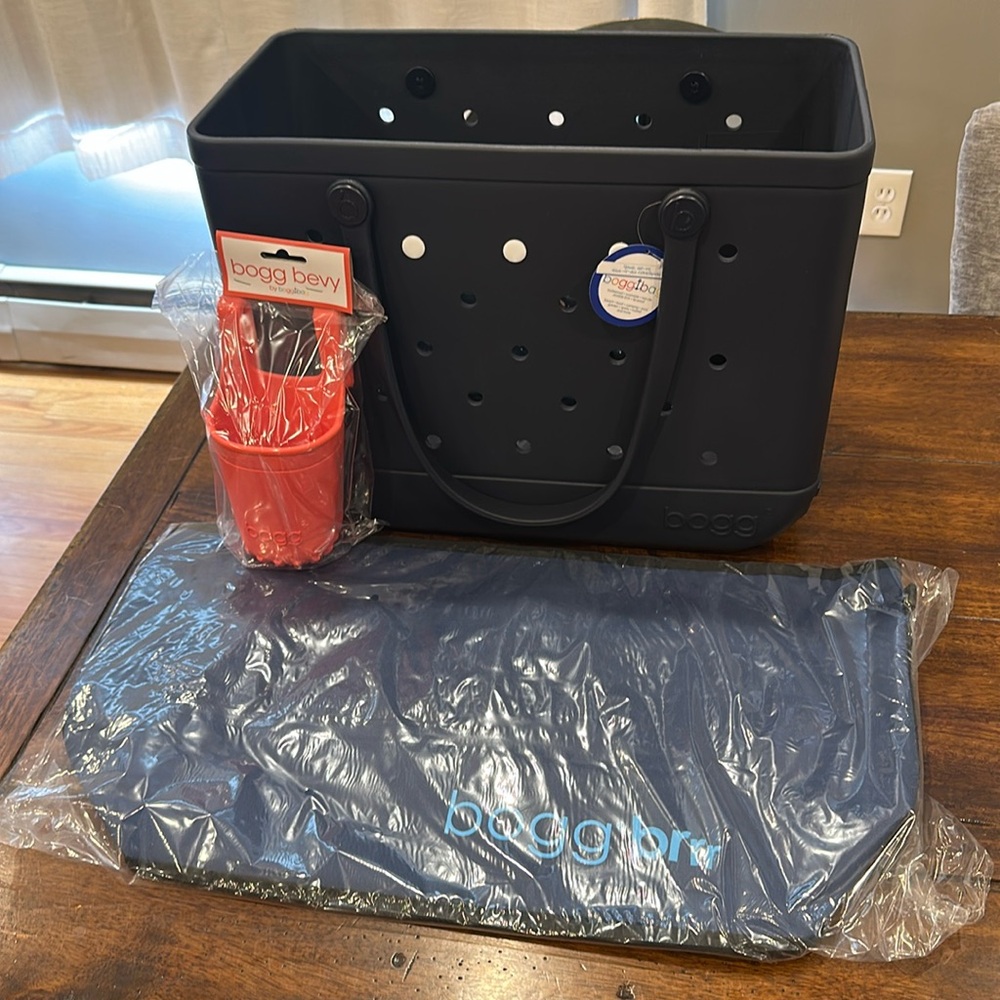 💙🔥NWT BOGG Bag 3 Piece Set!
